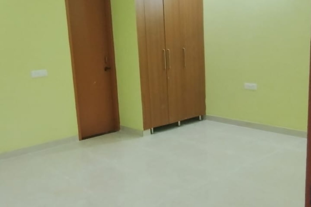 Independent Floor